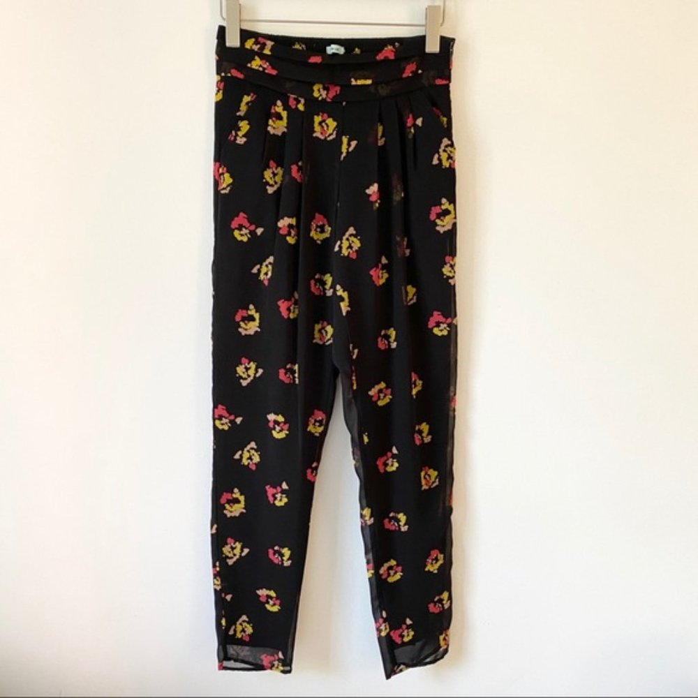 ✨HOST PICK✨Urban Outfitters Floral Pants